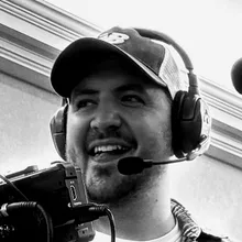 Maximilian Wunderlich, Co-Founder und Director of Photography von Frame de la Frame, an der Kamera