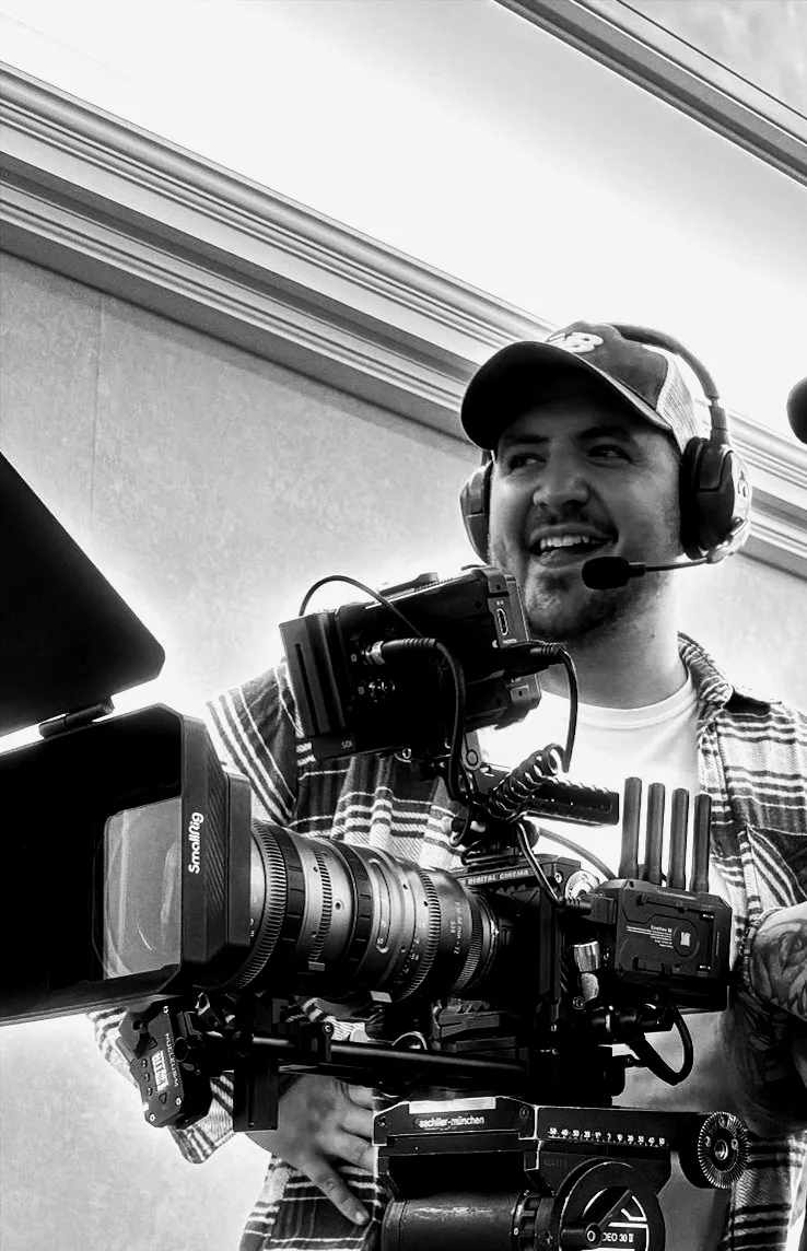 Maximilian Wunderlich, Co-Founder und Director of Photography von Frame de la Frame, an der Kamera